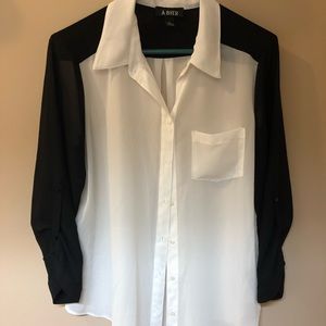 🔥 A. Byer, button down blouse! Size:L, like new!